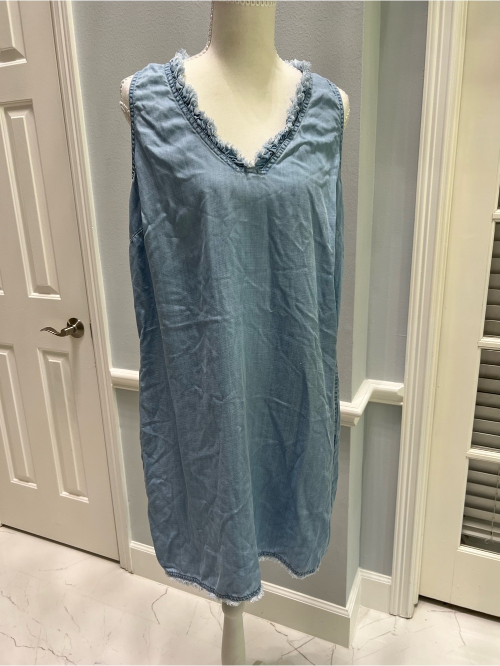 Tommy Bahama Tencel Denim-Look Shift Dress – Size L/G